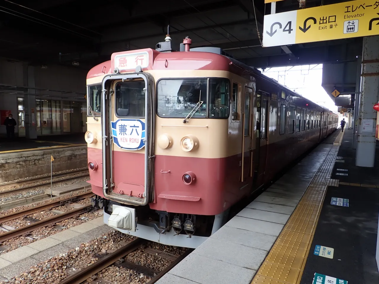 えちごトキめき鉄道 455系